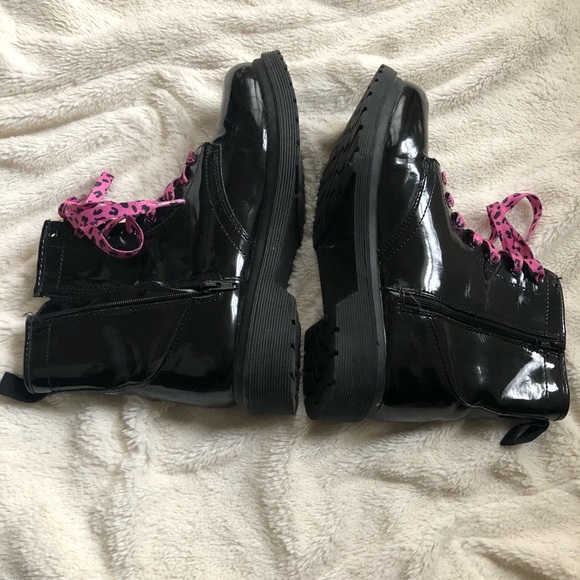 Black patent faux leather combat boots W6 grunge rocker moto cutesy shiny cute - Picture 7 of 8